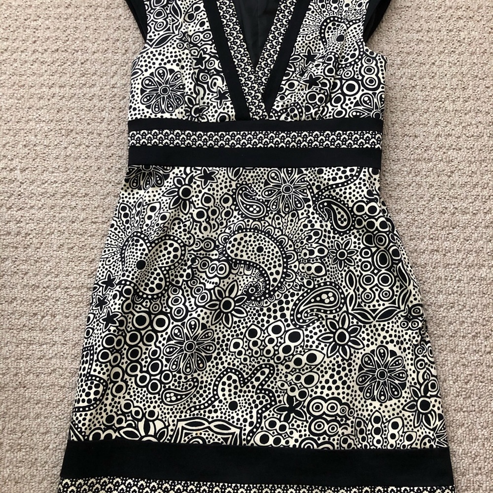 Dresses - Picture 5 of 8
